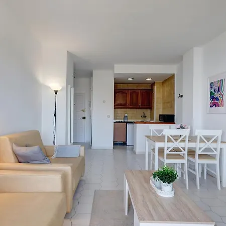 Apartment 095 - Bright & Comfortable Holiday With Water Park & Sea Views *
