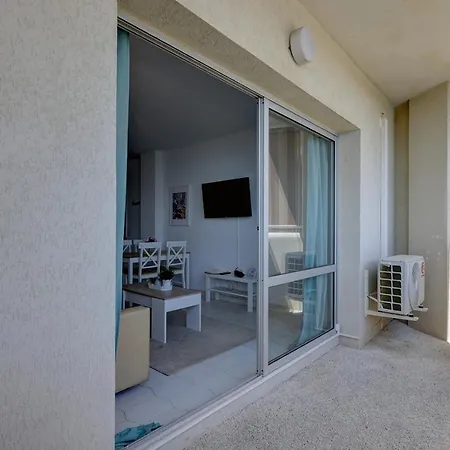 Apartment 095 - Bright & Comfortable Holiday With Water Park & Sea Views *